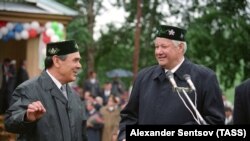 Mintimer Şaýmiýew hem Boris Ýelsin Tatarstanda, 1996-njy ýyl.