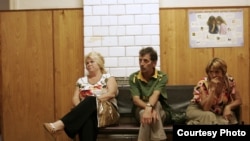 Если человек выбирает программу со стопроцентным государственным покрытием расходов, то страховым компаниям дано право направлять пациентов в конкретные учреждения