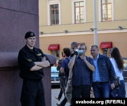 «Людзьмі звацца!» Пратэстная «маўклівая» акцыя ў Менску 22 чэрвеня 2011.