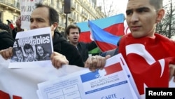 Франция сенатынын алдындагы нааразылык. Париж, 2012-жылдын 23-январы.