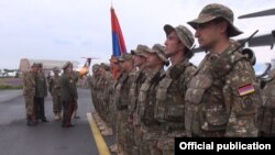 Армянские военнослужащие поднятые по тревоге в ходе недавней проверки боеготовности КСОР ОДКБ.