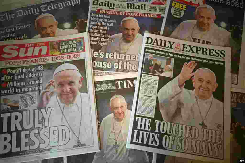 Італьянскія газэты з навіной пра сьмерць папы Францішка