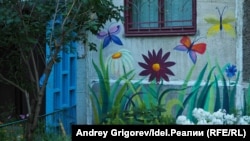 Те самые рисунки на стенах, которые, с точки зрения чиновника, должен уничтожить ТСЖ.