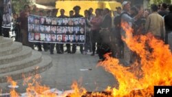 "Ата Журт" партиясынын кеңсесинин алдындагы нааразылык, Бишкек, 6-окятбрь.