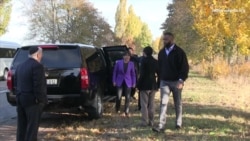 Міністр торгівлі США з’їздила в селище своїх пращурів на Київщині (відео)