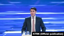 Имамидин Ташов президенттик шайлоодогу дебатта. Архивдик сүрөт.