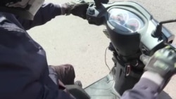 Водителей мопедов приравняли к автомобилистам: что им теперь запрещено и что надо сделать?