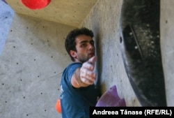 Razvan Nedu training in the Climb Again center in Bucharest