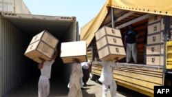 تعدادی از مهاجرین افغان در ایران که به عنوان کارگر کار می کنند