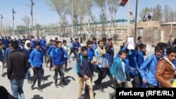 تعدادی از دانش آموزان در ولایت غور 