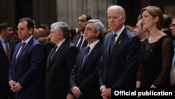 Джо Байден 2015 елда әрмән корбаннарын искә алу чарасында, архив фотосы