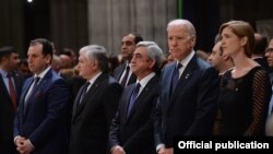 Джо Байден на службе в память об армянском геноциде в 2015 году, архив