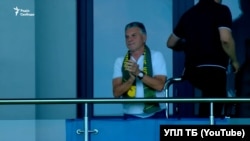 Лавренко на футбольному матчі