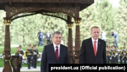 Президенты Узбекистана и Турции Шавкат Мирзияев и Реджеп Тайип Эрдоган. Ташкент, 30 апреля 2018 года.