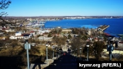 Mitridat merdiveninden Keriç manzarası