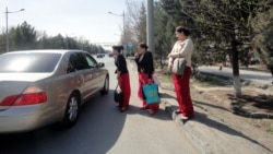 Türkmenistan: Çäklendirmeler hususy taksileriň işini bökdeýär