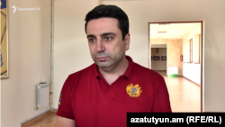 ԱԺ փոխնախագահ Ալեն Սիմոնյանը զրուցում է լրագրողների հետ, Երևան, 24-ը սեպտեմբերի, 2019թ․