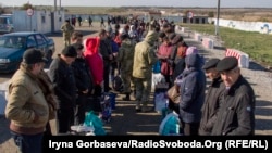 Иллюстрационное фото. Проверка документов на КПВВ «Пищевик» 