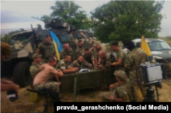 Ukrainian troops recreate Repin's photo in the spring of 2022, soon after the full-scale Russian invasion.