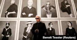 2012 год. На адкрыцьці фотавыставы "Little Black Jacket" у Парыжы.