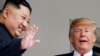 Ким Чен Ын менен Дональд Трамп Сингапурдагы саммитте. 12-июнь, 2018-жыл.