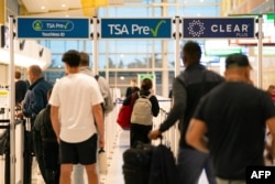 В аэропорту имени Рейгана в Вашингтоне было заметно сокращено число авиарейсов из-за шатдауна. 9 ноября 2025 года