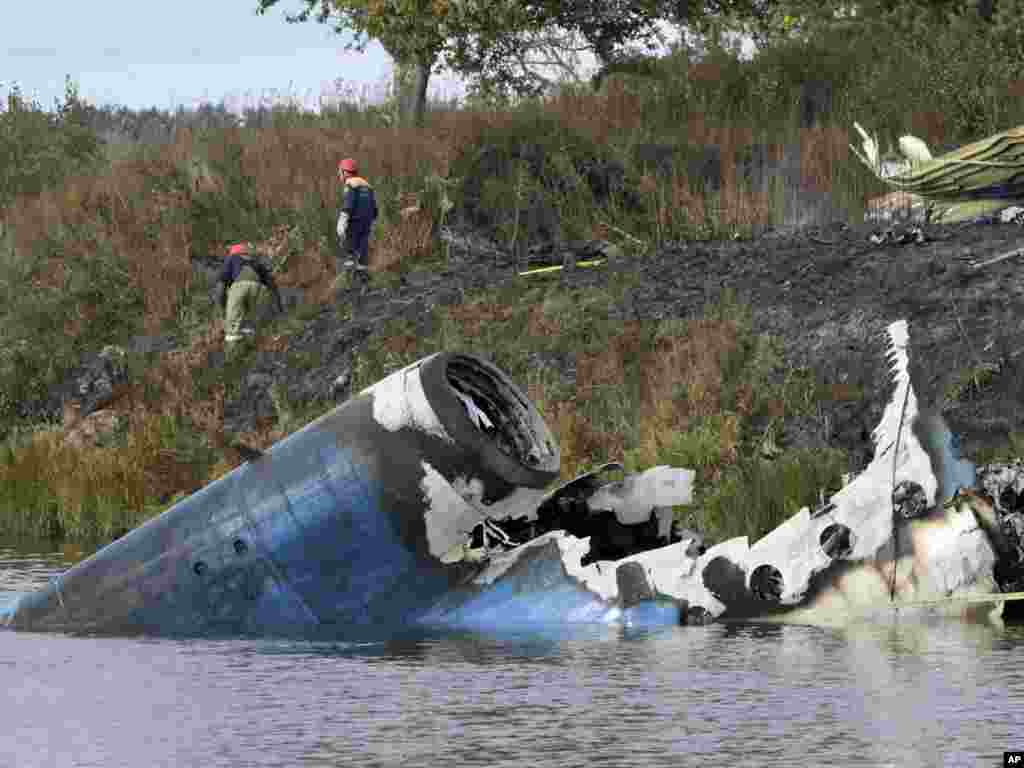 Ярославль янында ЯК-42 очкычы килеп төшкән урында коткаручылар эшли