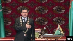 Berdimuhamedow prezidentlige kasam edişlik dabarasynda, 14-nji fewral, 2007-nji ýyl. 