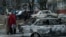 Спалені внаслідок обстрілу автомобілі. Маріуполь, 25 січня 2015 року 