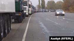 Оор жүк ташуучу автоунаалар. Иллюстрациялык сүрөт.