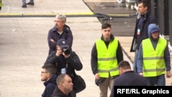 Ткаченка журналісти помітили також біля трибуни Зеленського перед дебатами на стадіоні