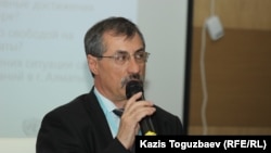 Евгений Жовтис.