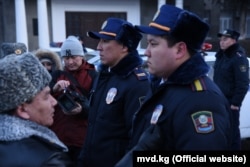 Милиционеры Кыргызстана.