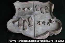 Герб Мієрів-Бадені, який прикрашав палац