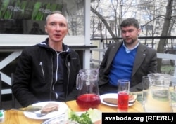 Суарганізатары музычнага фэстывалю “Вольнае паветра” Ўладзімер Шаблінскі (зьлева) і Васіль Грынь