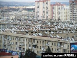 Aşgabatda ozal tas her hojalykda diýen ýaly azyndan bir çanak antena bardy