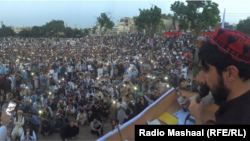 منظور پشتین، رهبر جنبش تحفظ پشتون، پاکستان را به استفاده از خاک خیبرپشتونخوا علیه افغانستان متهم کرده است.
