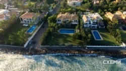 На іспанському узбережжі поблизу Марбельї «Схеми»​ знайшли вілли Петра Порошенка і його близьких соратників – Ігоря Кононенка та Олега Гладковського