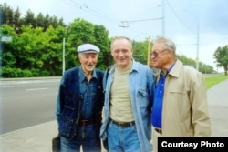 З Рыгорам Барадуліным і Генадзем Бураўкіным. Фота С. Шапрана