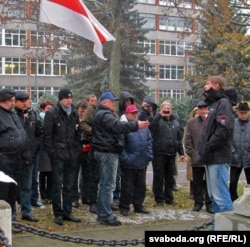 Апошняя субота кастрычніка: каля помніка Рамуальду Траўгуту (усталяваны за польскім часам). Прамаўляе краязнаўца Эдвард Дмухоўскі, зь мікрафонам Юры Гумянюк (сьветлая памяць!).