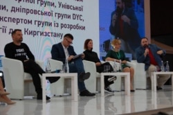 Дмитро Шерембей (ліворуч) брав участь у подіях форуму, ділився досвідом фонду «100% життя»