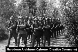 Радянські солдати перетинають польський кордон. 17 вересня 1939 року