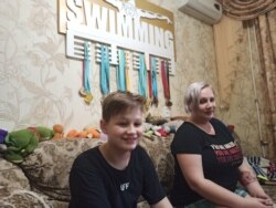 Никита с мамой Анной Ковалёвой. Уральск, июнь 2020 года.