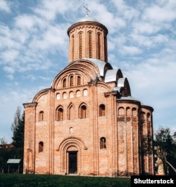 П'ятницька церква в Чернігові (Храм Св. вмч. Параскеви П'ятниці на Торгу) часів України-Русі. Побудована в кінці XII – на початку XIII століття. Нині храм Православної церкви України (ПЦУ)