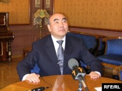 Аскар Акаев.