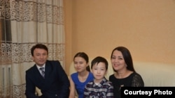 Димаш Кудайбергеновдун ата-энеси, бир туугандары.