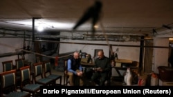 Дипломати радять співгромадянам негайно реагувати на небезпеку