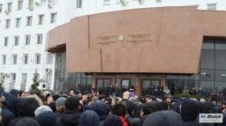 Акция протеста владельцев машин с иностранными номерами. Атырау, 31 января 2020 года.