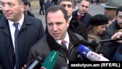 Պաշտպանության նախարար Դավիթ Տոնոյանը զրուցում է լրագրողների հետ, Երևան, 28-ը հունվարի, 2019թ․