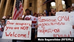 Під час акції протесту біля будівлі парламенту Грузії. Тбілісі, 20 червня 2019 року